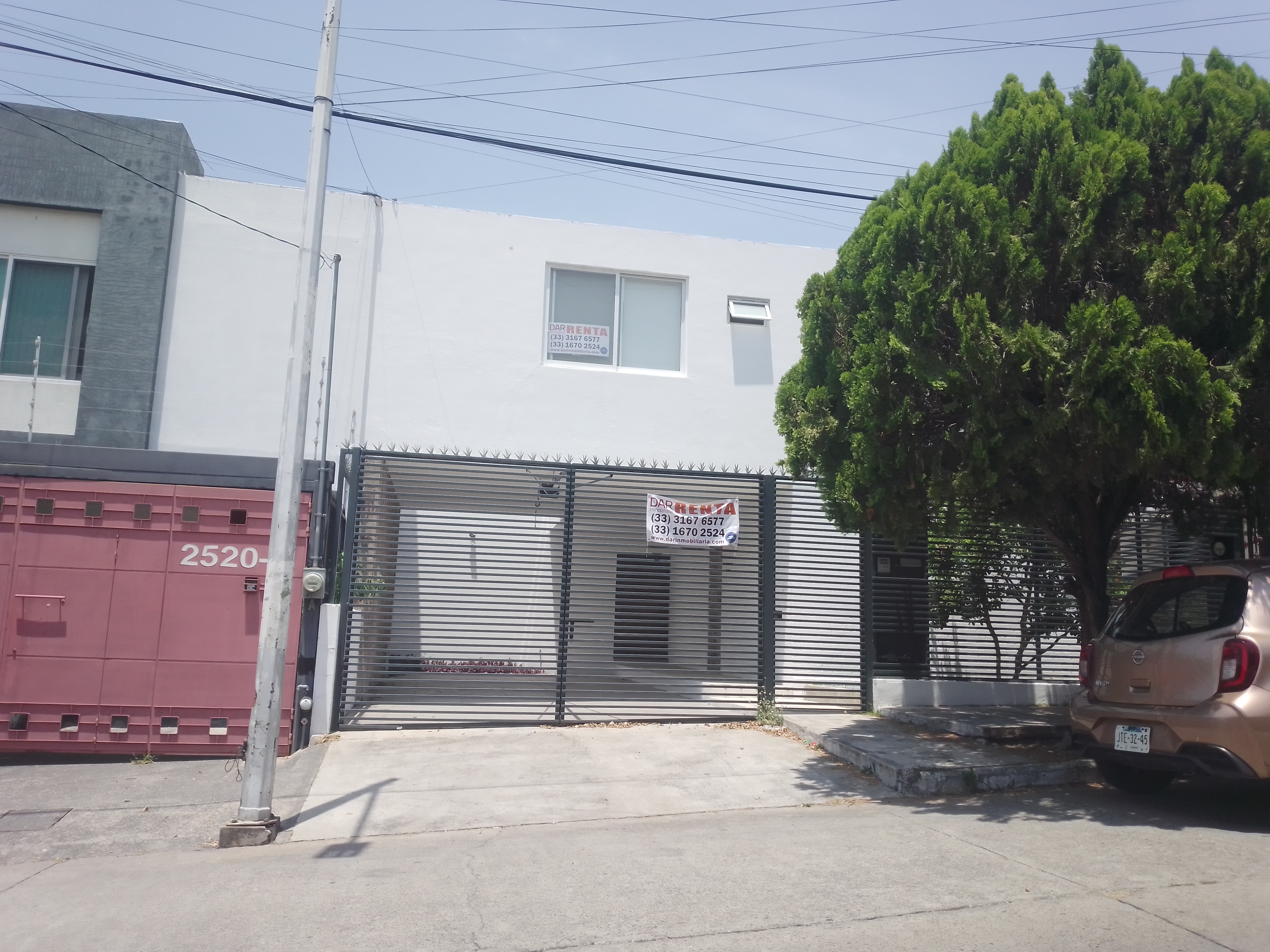 Casa en excelentes condiciones en renta, en Providencia, Guadalajara. Para uso habitacional u oficinas