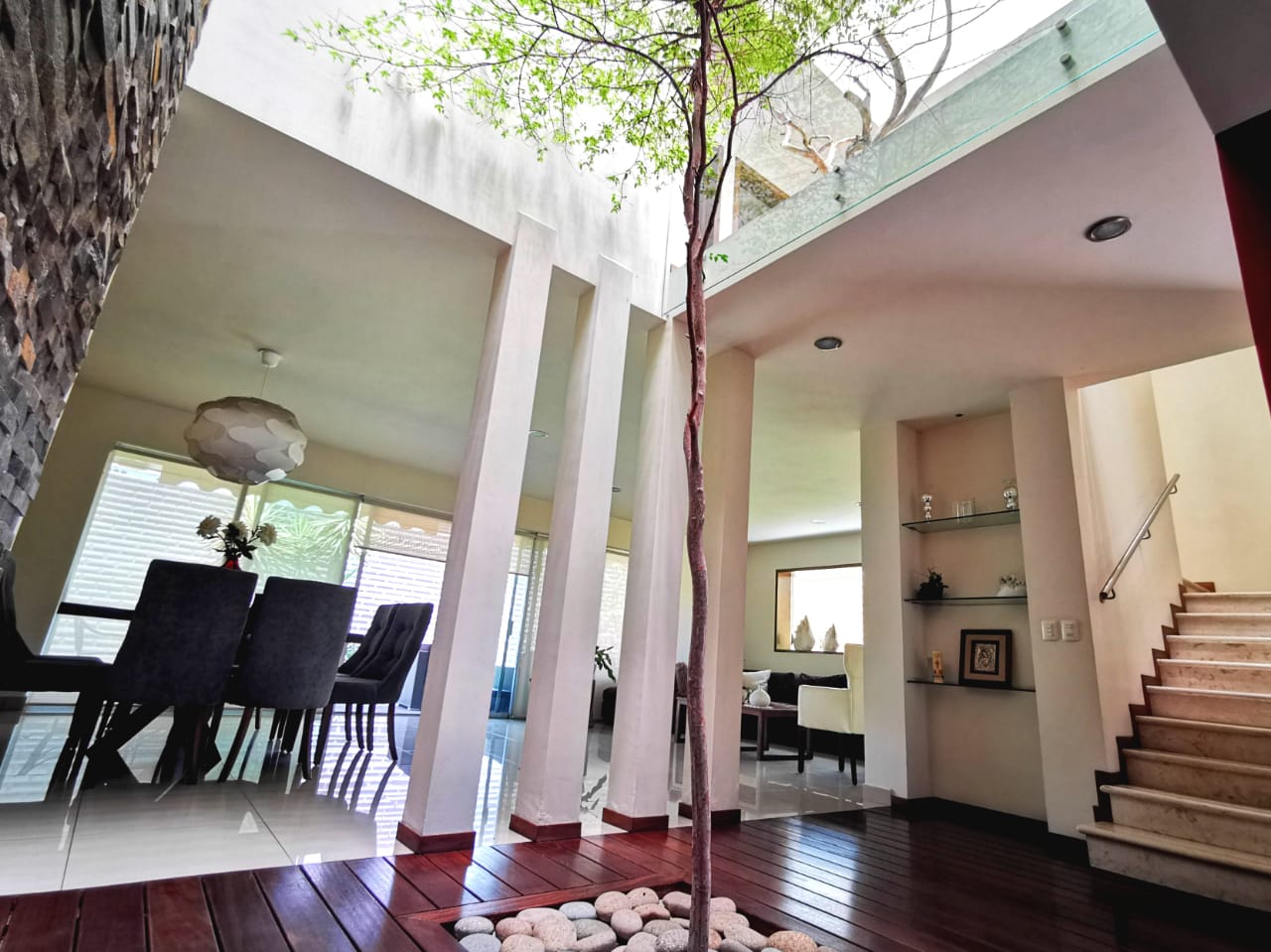 Casa en venta en Av.,Vallarta,Y,Av.,Inglaterra 1, Colonia puertas del
