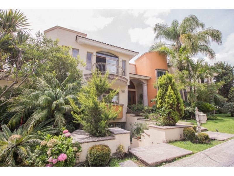 Casa en venta en . ., Coloniapuertadehierro, Zapopan, Jalisco - Casas y