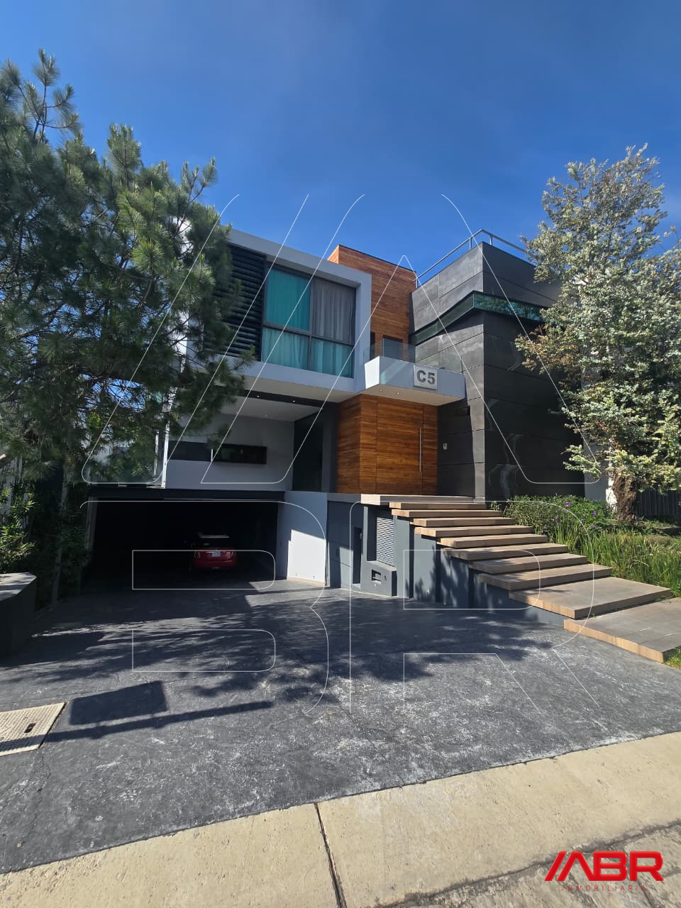 RESIDENCIA EN VENTA EN PUERTA LAS LOMAS CON 4 RECAMARAS Y SALON DE JUEGOS O CINE