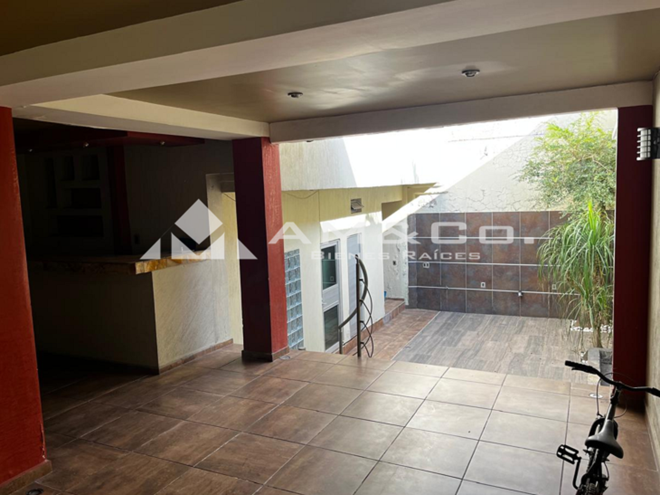 CASA EN VENTA, CON  2 LOCALES, COL. LOMA BONITA EJIDAL, $2´150,000