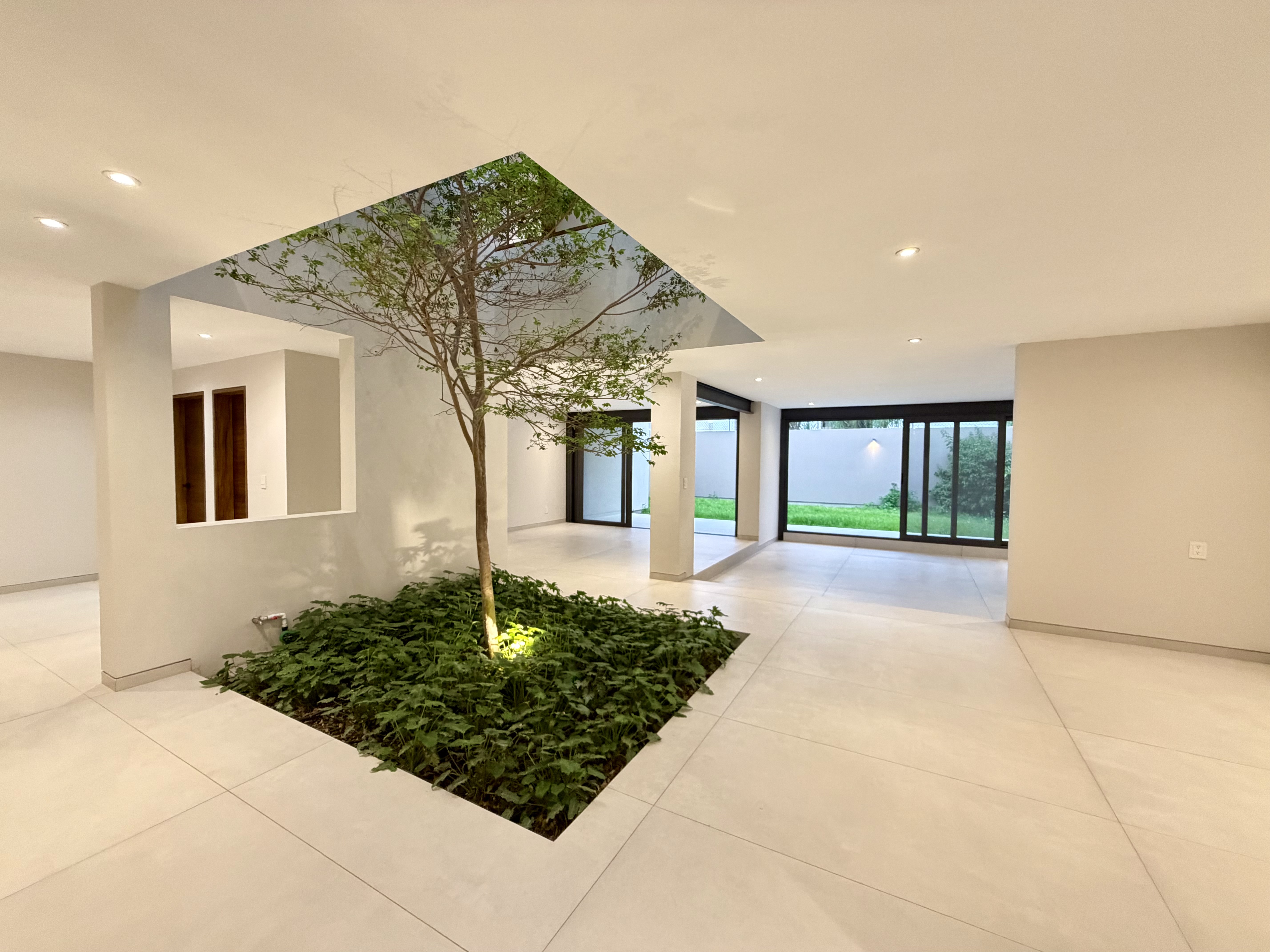 Estrena Espectacular Residencia Completamente Renovada en Providencia