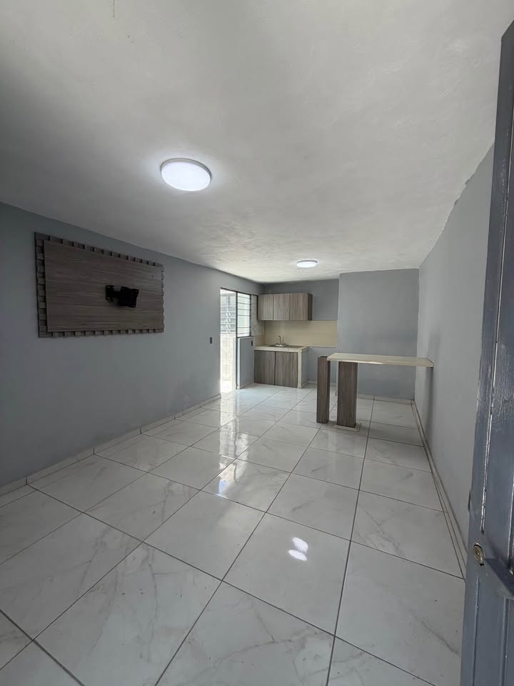LOMAS DE ZAPOPAN !!!!! PRECIOSA CASA DUPLEX EN VENTA UBICADA EN PLANTA BAJA A TAN SOLO UNA CUADRA DE AV VALDEPEÑAS
