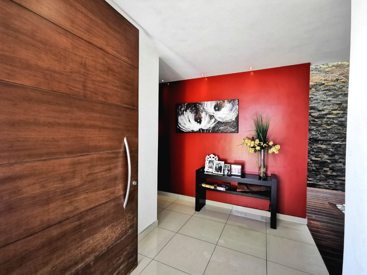 Casa en venta en Av.,Vallarta,Y,Av.,Inglaterra 1, Colonia puertas del