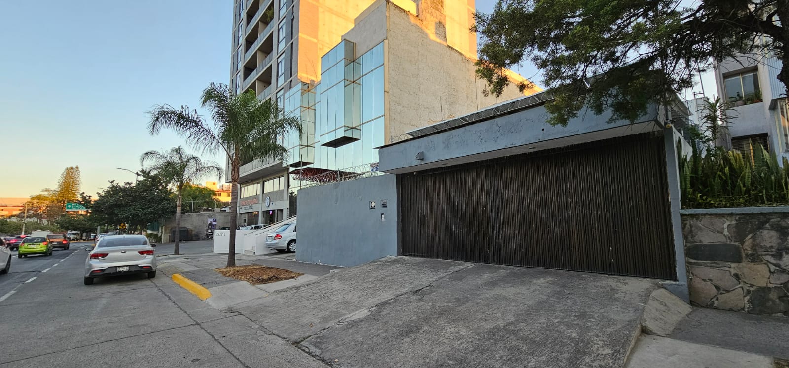 CASA RENTA EN AV AMERICAS CON USO MIXTO